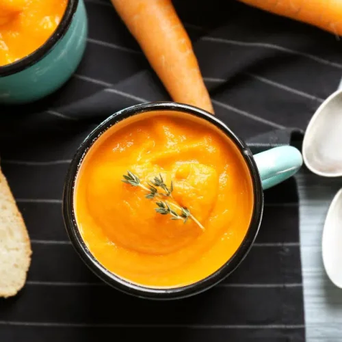 Bol de soupe de carottes