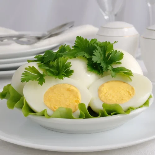 oeuf dur au cookeo oeuf coupé de coté avec des herbes