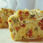Tranche de cake au poivron et au chèvre