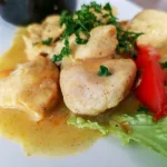 Assiette de colombo de poulet
