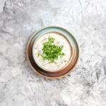 Soupe de pâtisson dans un bol