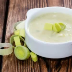 Bol de velouté de poireaux pour bébé