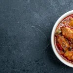 Pieds paquets marseillais servis dans une assiette creuse