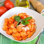 Assiette de gnocchis à la sauce tomate