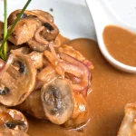 Assiette de paupiette de veau à la forestière