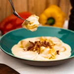 Assiette de pomme de terre et cheddar