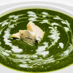 Bol de soupe de salade
