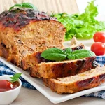 Terrine de sanglier servie dans une assiette