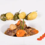Assiette de langue de boeuf en pot-au-feu
