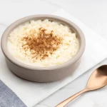 Bol de riz au lait à la cannelle