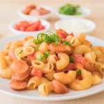 Assiette de coquillettes aux knackis