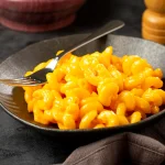 Assiette de mac and cheese