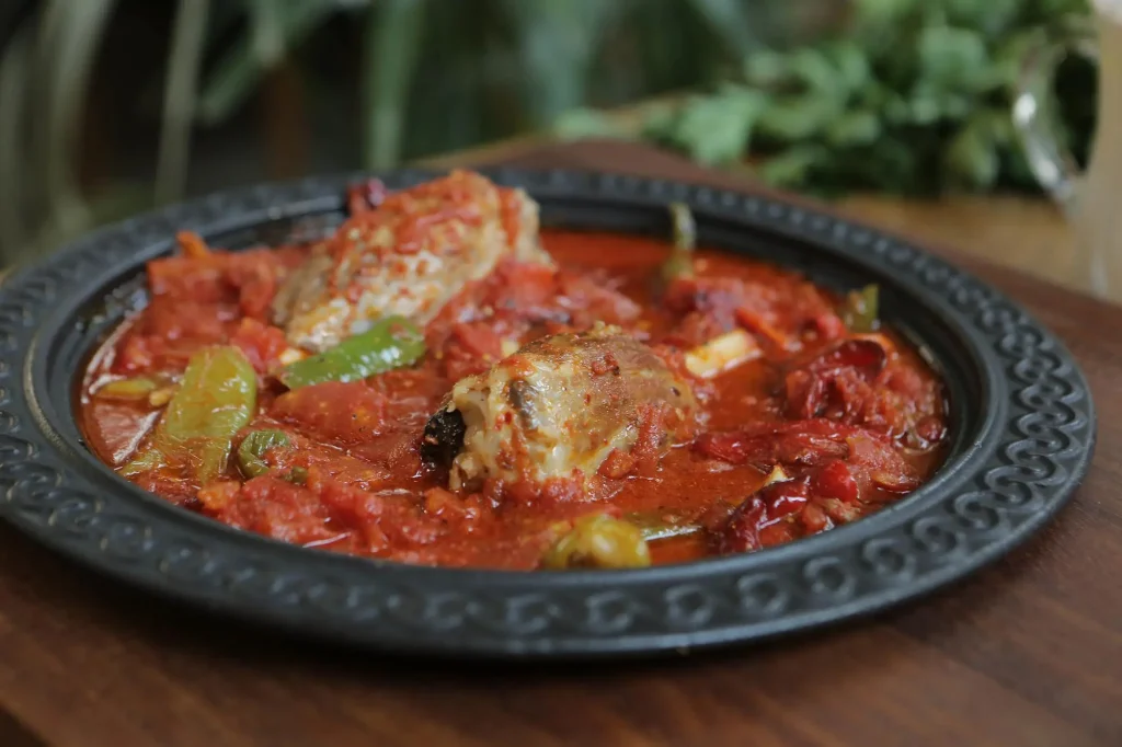 Assiette de lapin à la tomate