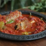 Assiette de lapin à la tomate