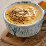 Bol de soupe de potimarron et marrons