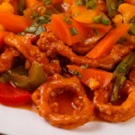 Assiette de calamars à la tomate