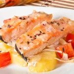 Assiette de saumon et pommes de terre