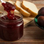 Pot de confitures de prunes