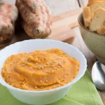 Bol de purée de patate douce au gigembre