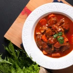 Assiette de goulash de veau