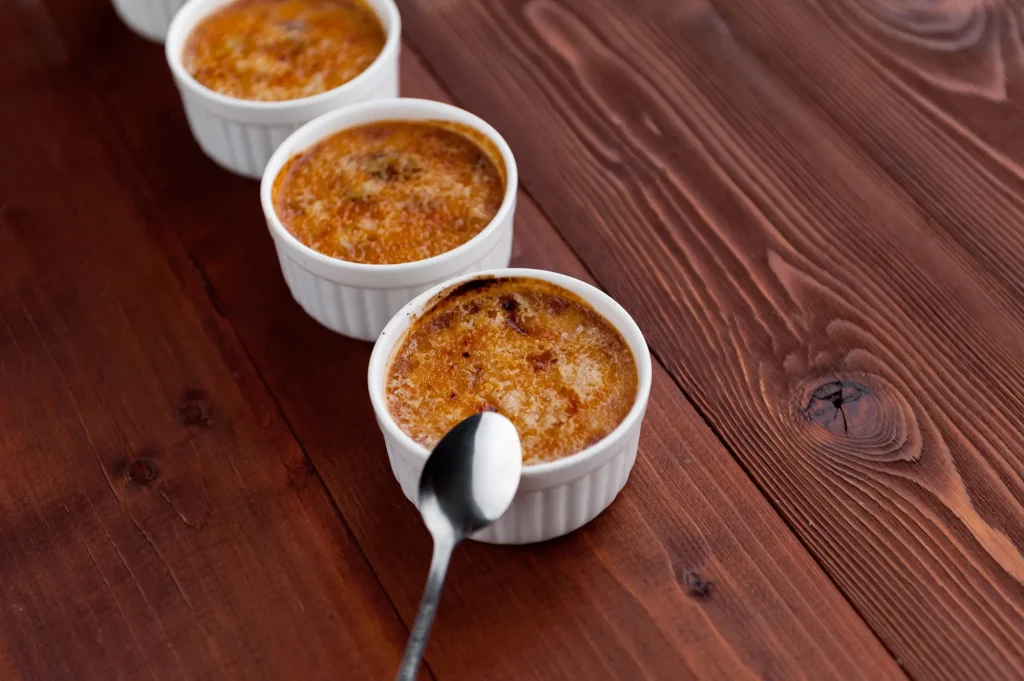 Ramequin de crème brûlée au chocolat
