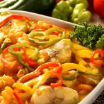 Plat de curry de légumes et poisson
