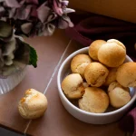 Bol de gougères au fromage