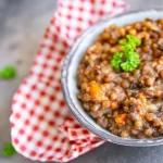 Assiette de lentilles à la bourguignonne