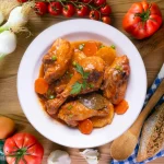 Assiette de mijoté de poulet aux légumes