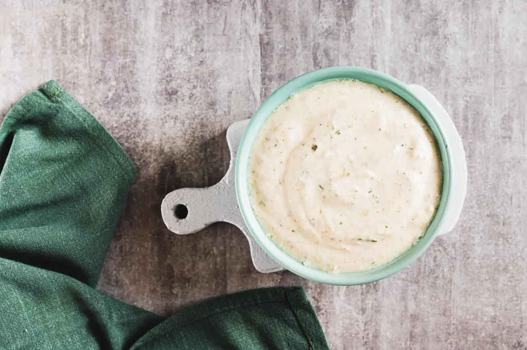 Bol de la sauce béarnaise