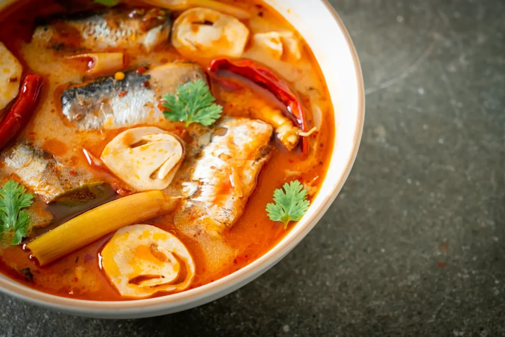 Bol de fricassée de poissons
