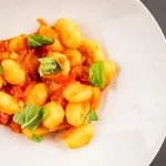 Assiette de gnocchis au curry