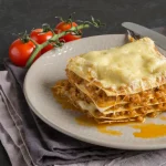 Part de lasagnes aux 3 fromages