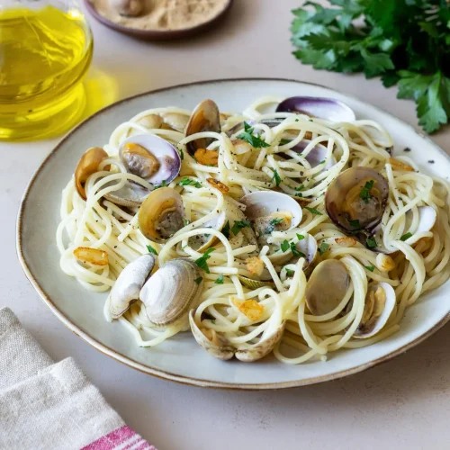 Assiette de linguines aux amandes de mer