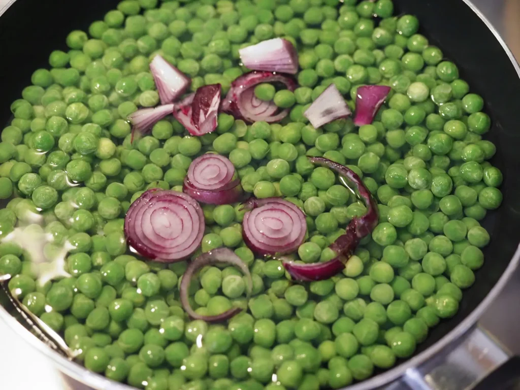 Petits pois aux oignons