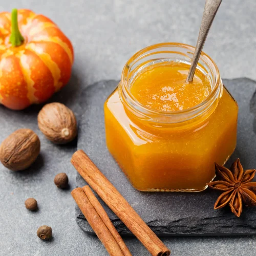 Pot de confiture de potiron aux épices