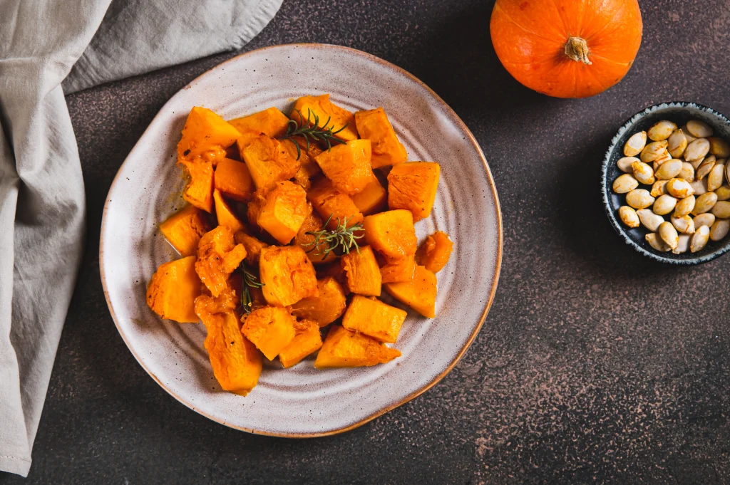 Assiette de courge butternut rôtie au miel