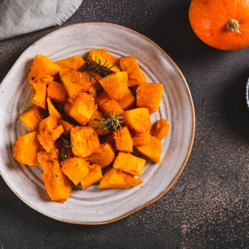Assiette de courge butternut rôtie au miel