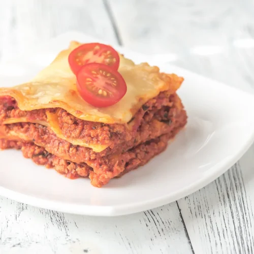 Part de lasagnes bolognaises