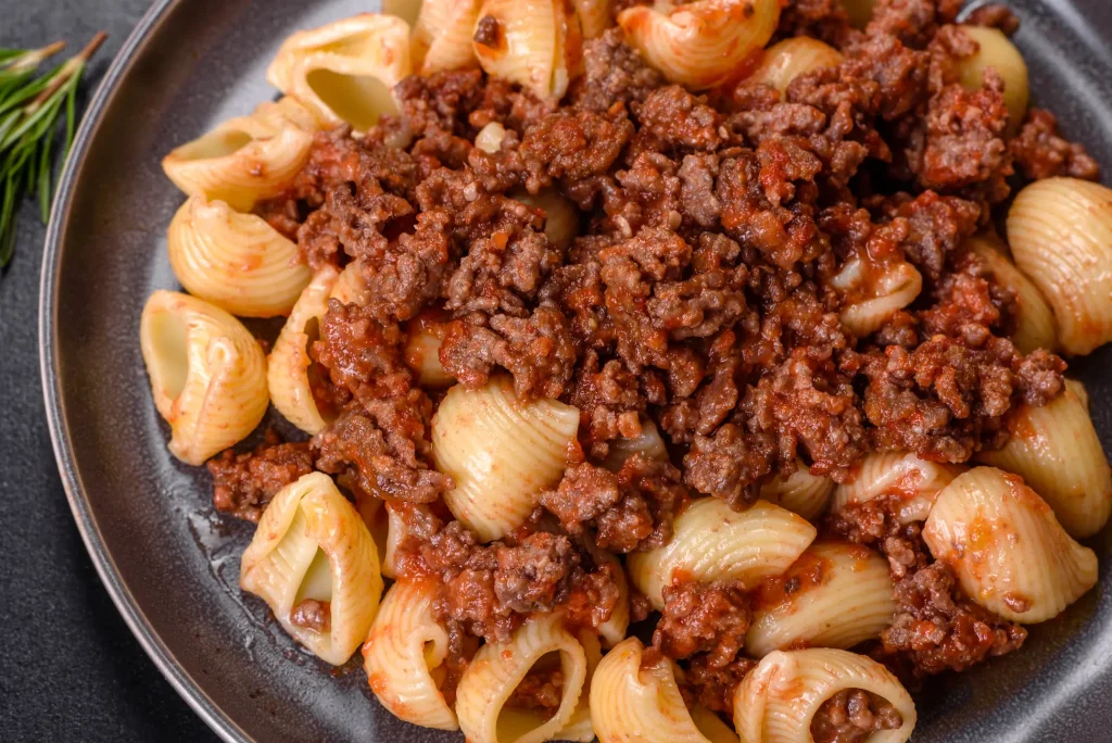 Assiette de macaroni bolognaise au Cookeo