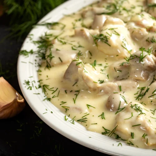 Assiette de médaillon de poulet au fromage