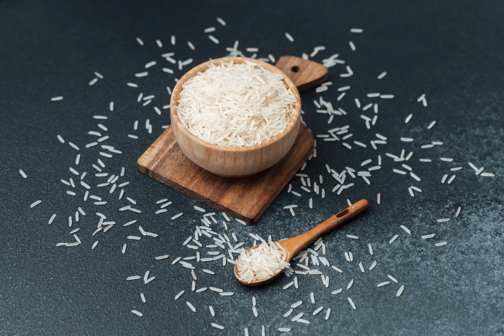 Bol de riz basmati nécessaire à cette préparation