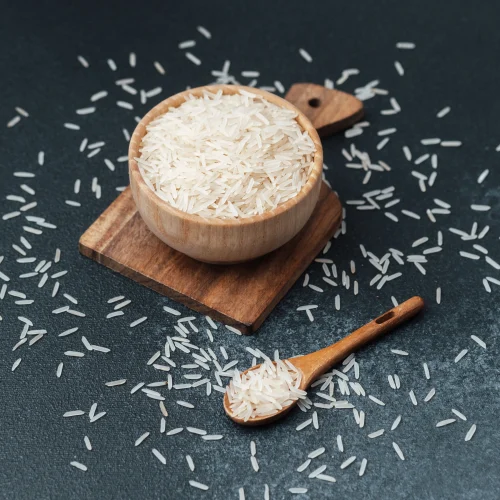 Bol de riz basmati nécessaire à cette préparation