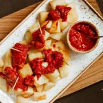Assiette de patatas bravas