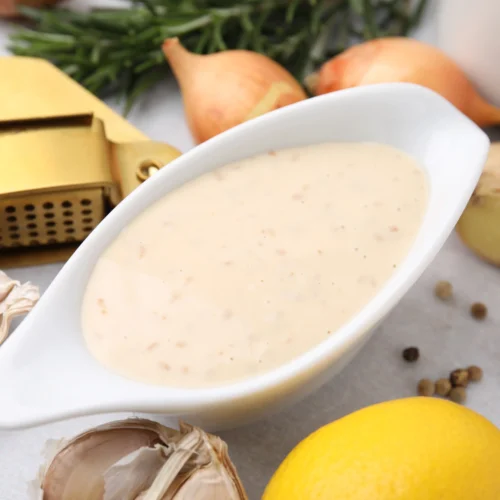 Bol de sauce chablisienne sans vin blanc